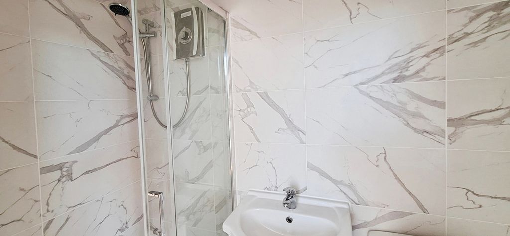 Property photo 3 of 4 Bathroom