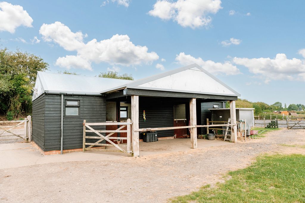 Property photo 2 of 22 Paddock-1