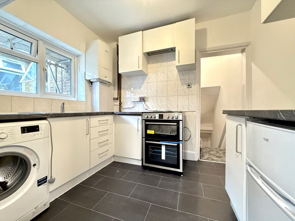 Property photo 3 of 6 Kitchen