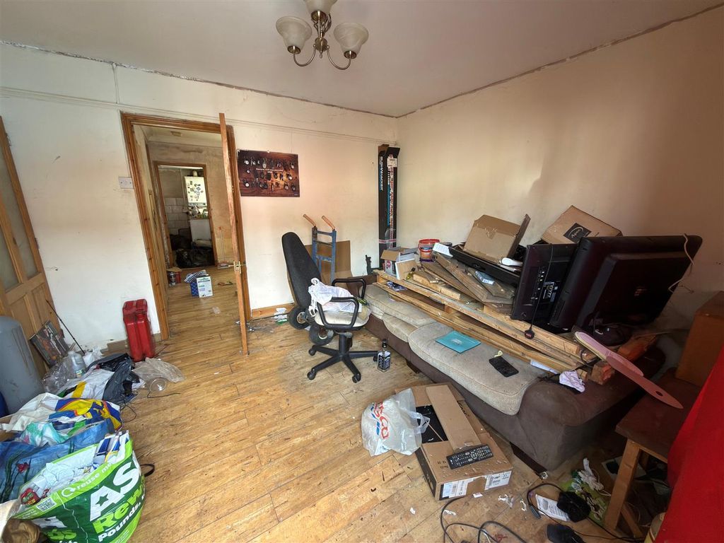 Property photo 2 of 7 Tonning St  (4).Jpg