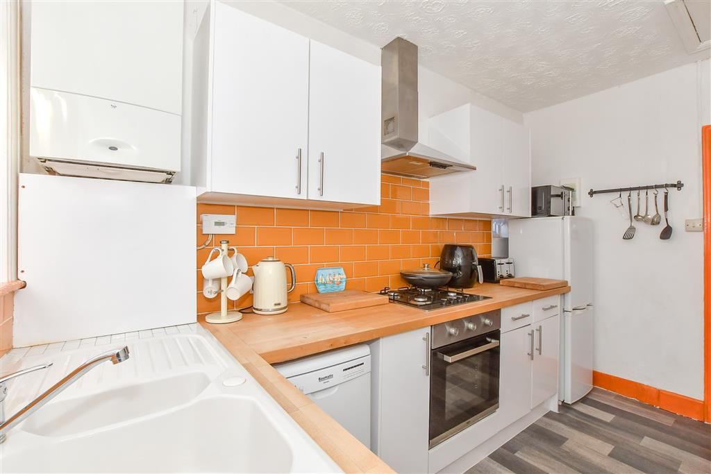 Property photo 3 of 9 Kitchen