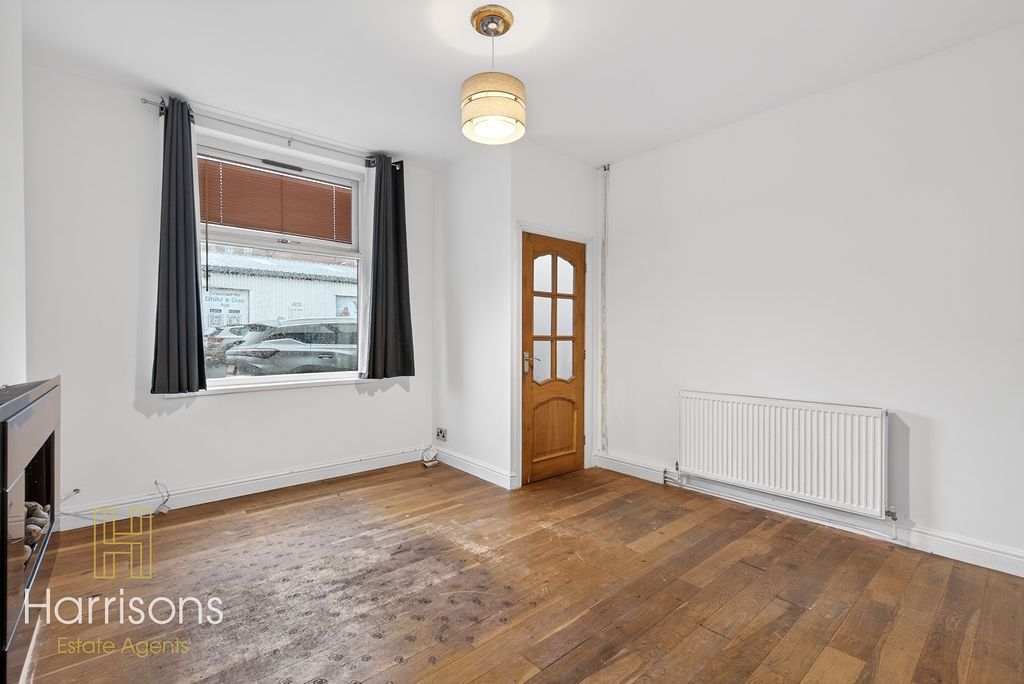 Property photo 3 of 22 4683374