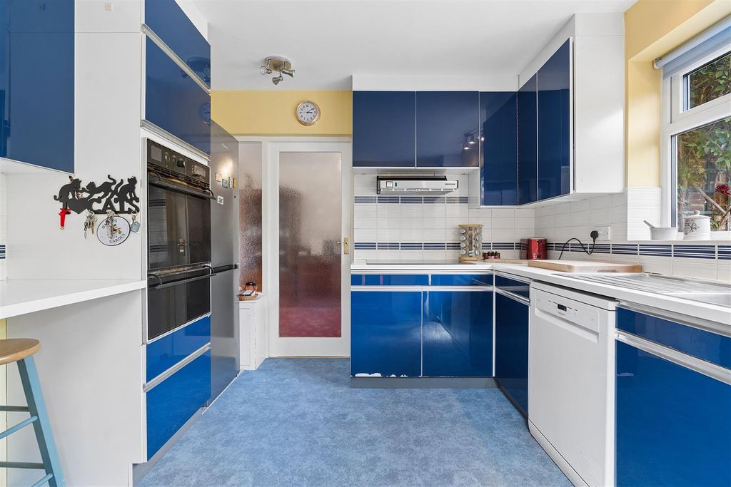 Property photo 3 of 15 Kitchen