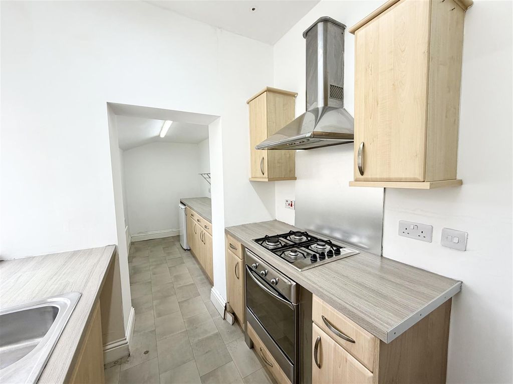 Property photo 2 of 10 Kitchen