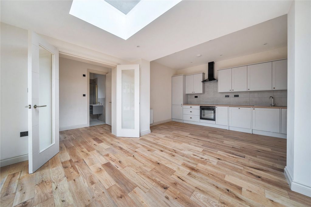 Property photo 1 of 18 Picture No. 12