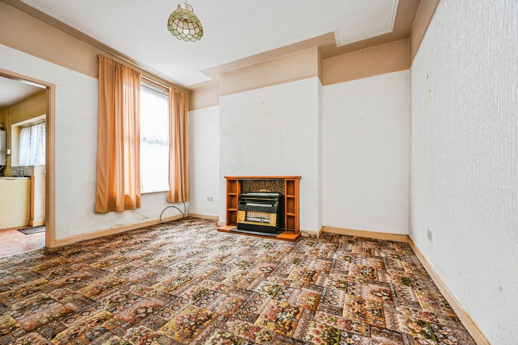 Property photo 2 of 16 Photo