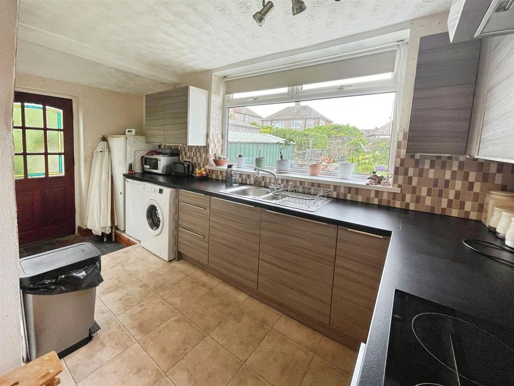 Property photo 3 of 19 Kitchen
