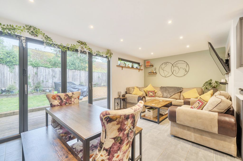 Property photo 3 of 14 1463709-10-6A1Da8...