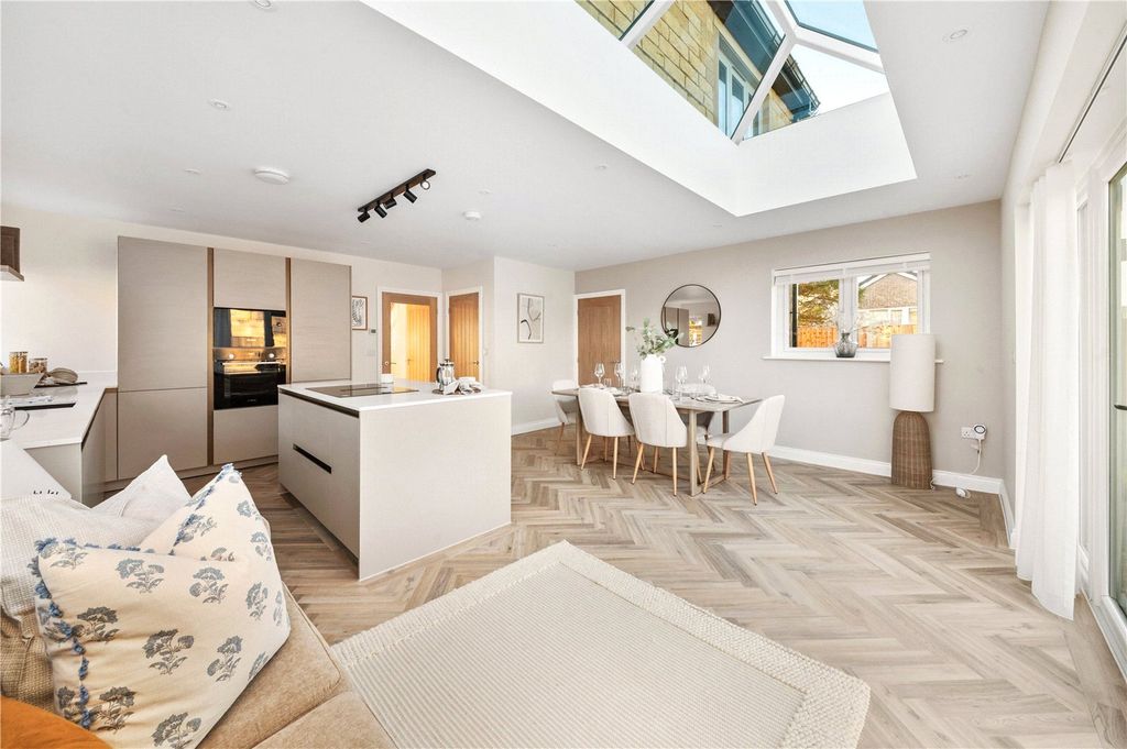 Property photo 3 of 18 Dining Kitchen