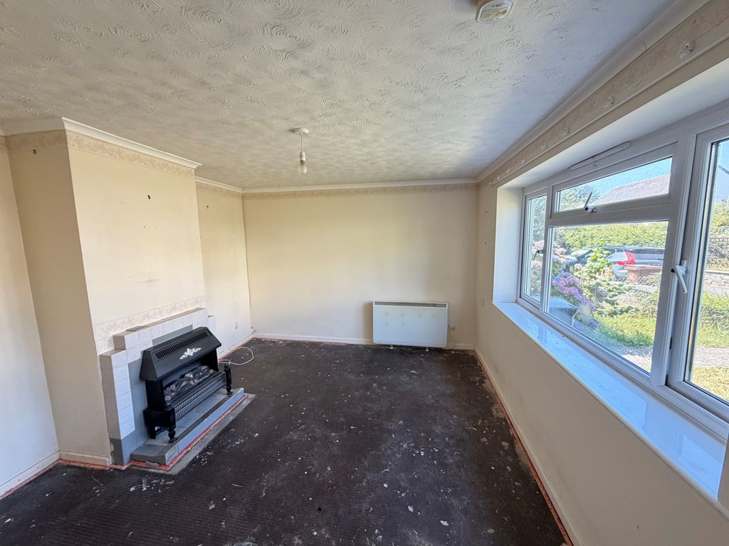 Property photo 2 of 8 5