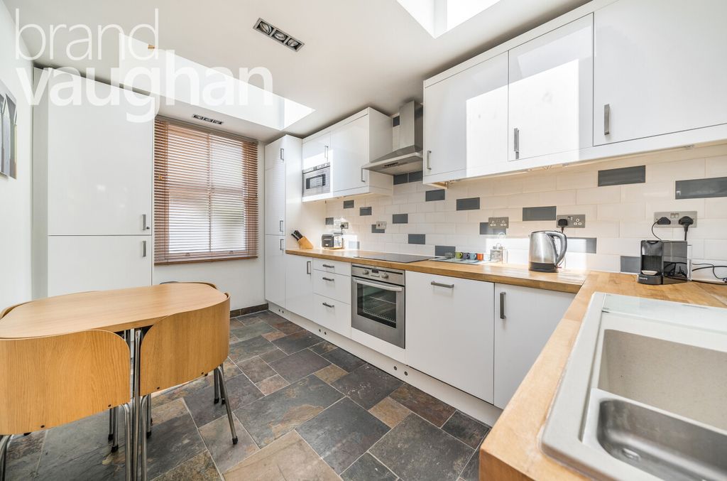 Property photo 3 of 9 8567595c-5d98-44B...
