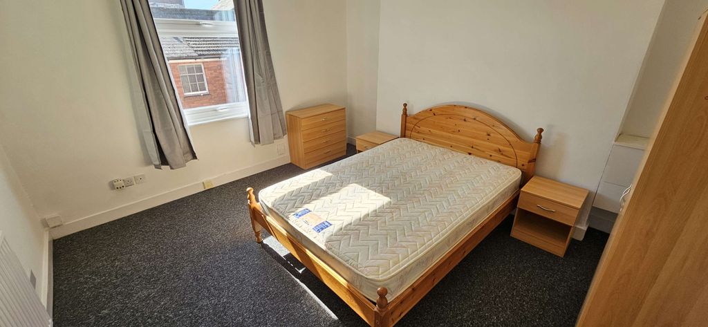 Property photo 1 of 7 2 Bedroom Apartment For Rent