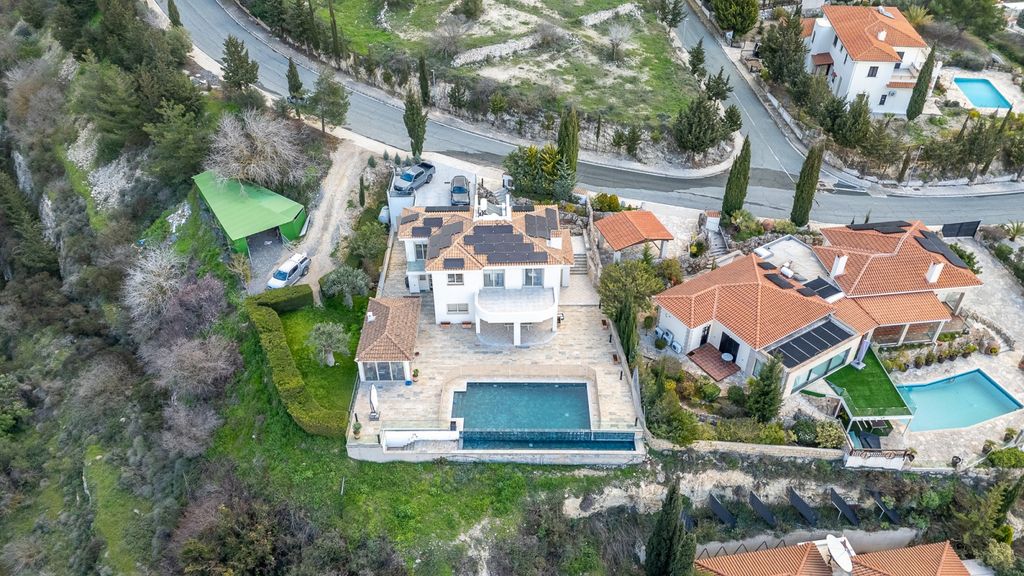 Property photo 2 of 48