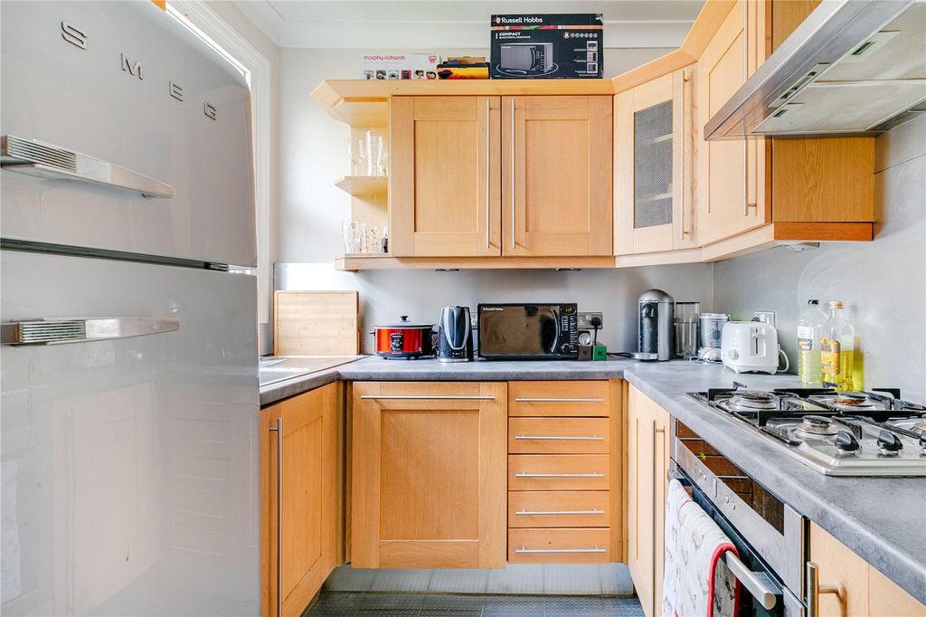 Property photo 3 of 11 Kitchen