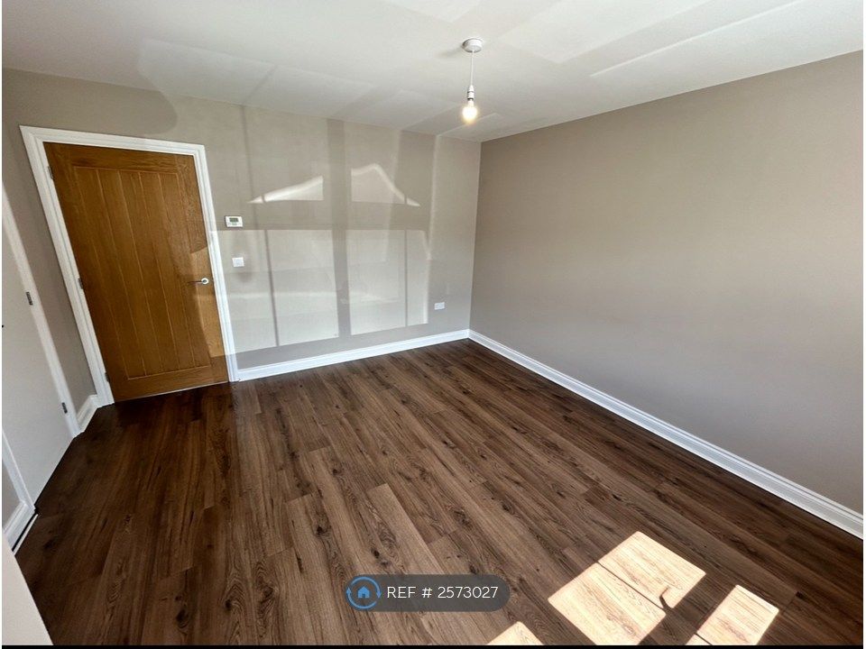 Property photo 3 of 18 Living Room