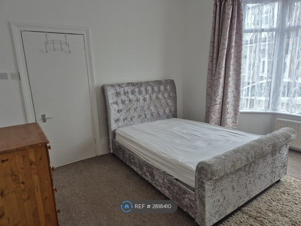 Property photo 3 of 24 Master Bedroom