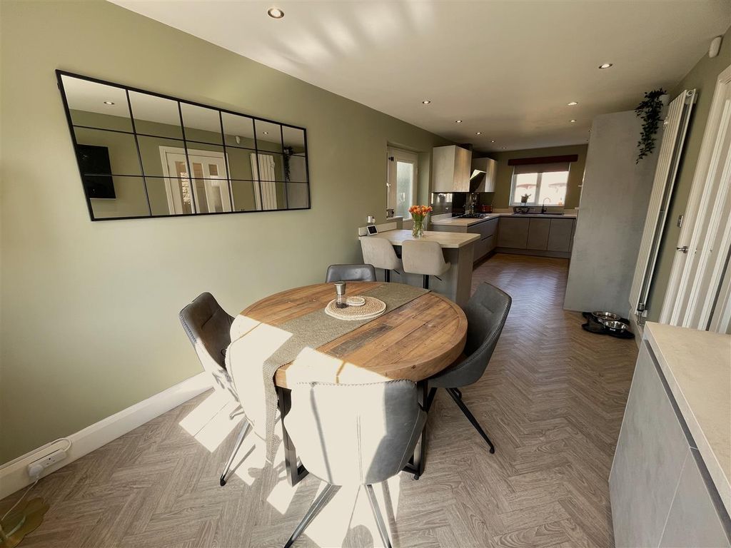 Property photo 2 of 34 Kitchen Diner