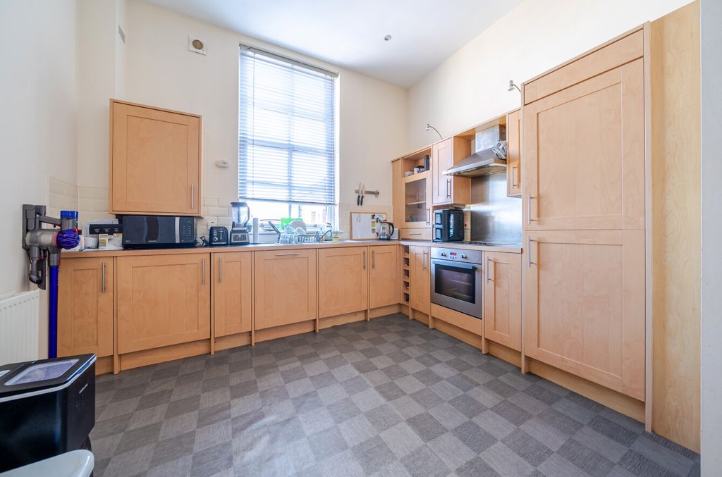 Property photo 3 of 22 Kitchen