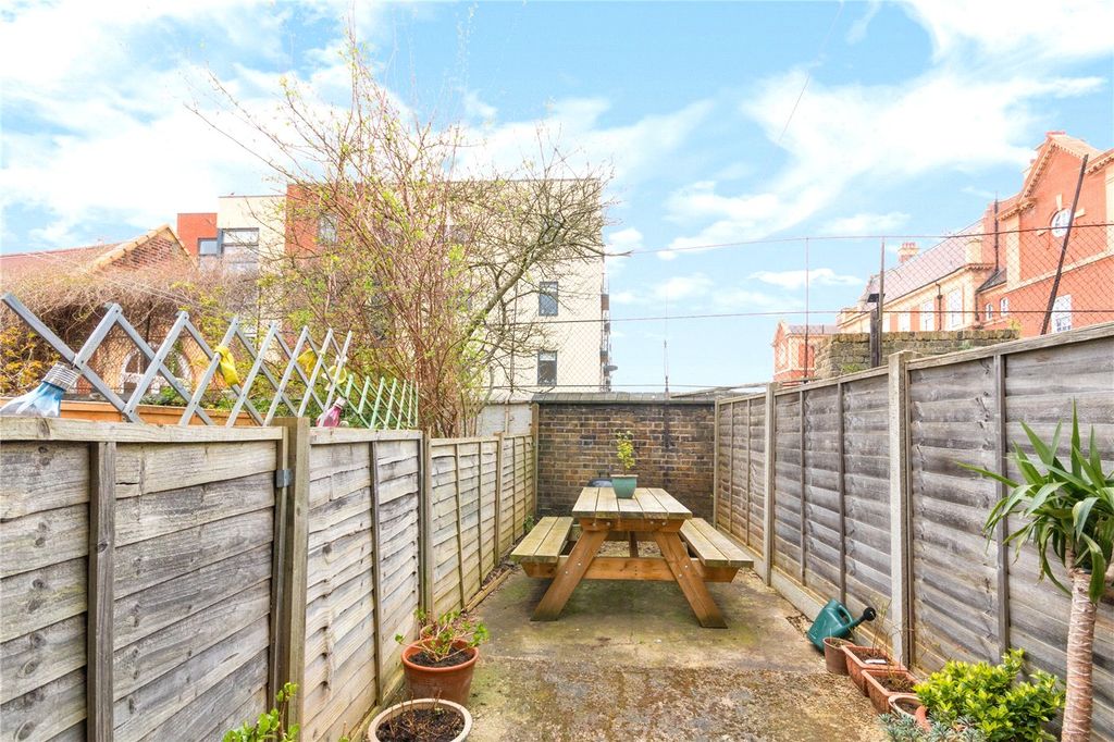 Property photo 2 of 7 Picture No. 13