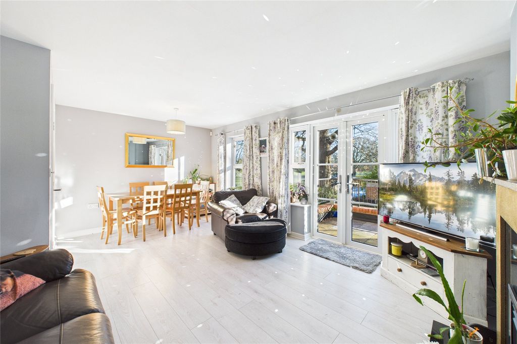 Property photo 3 of 17 Picture No. 23