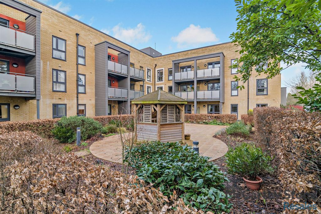 Property photo 1 of 19 Communal Gardens