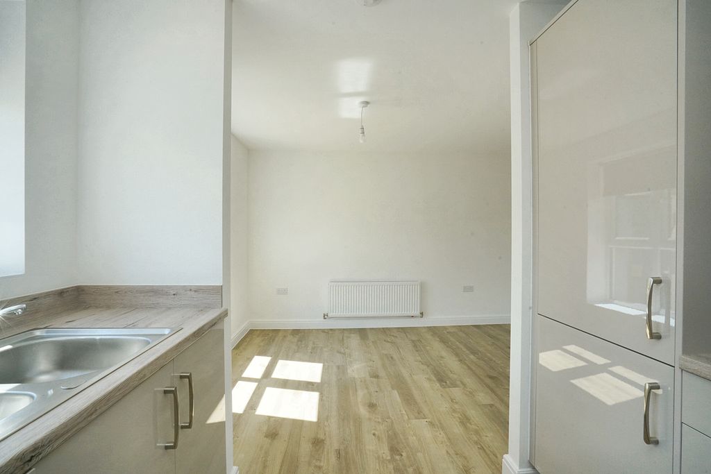 Property photo 3 of 20 Image