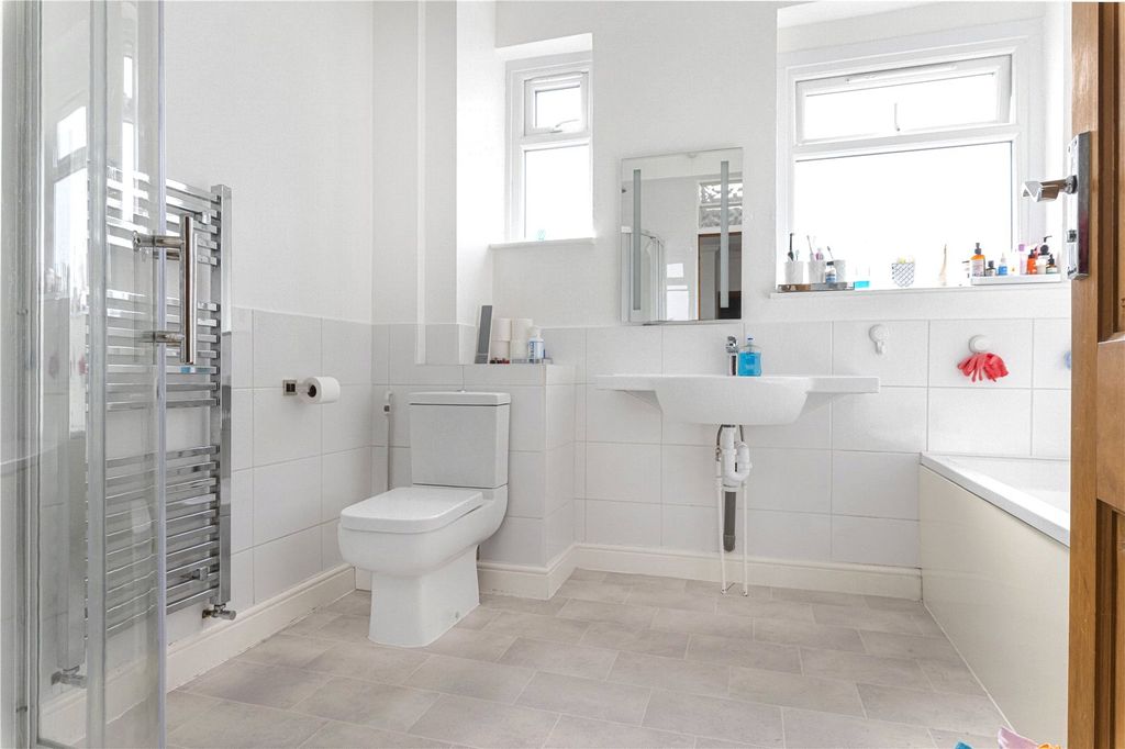 Property photo 3 of 17 Family Bathroom