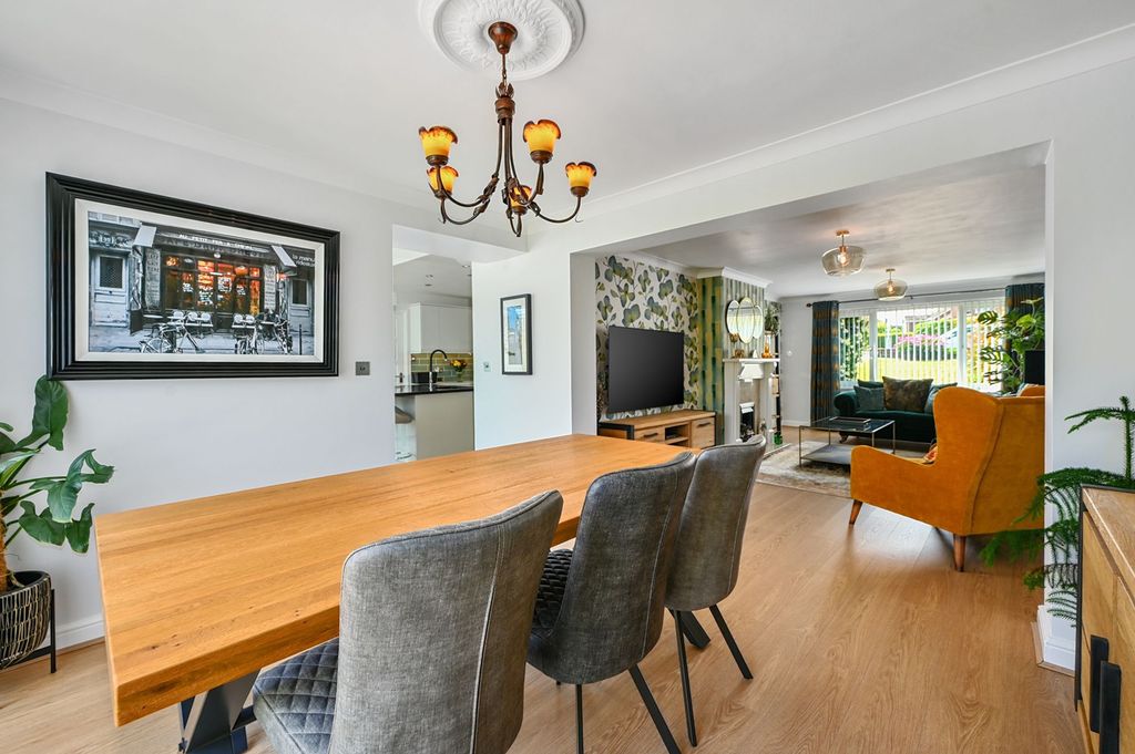 Property photo 2 of 33