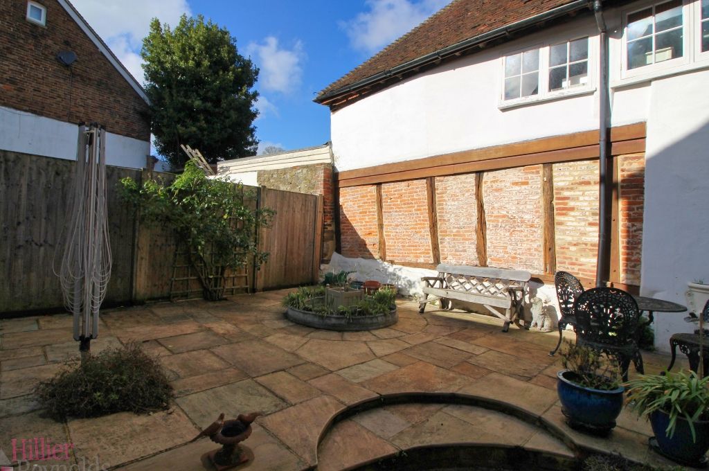 Property photo 2 of 19 Courtyard