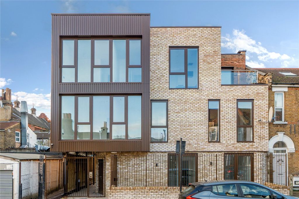 Property photo 1 of 10 External
