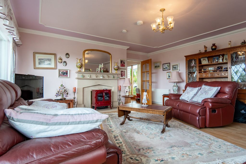 Property photo 3 of 49