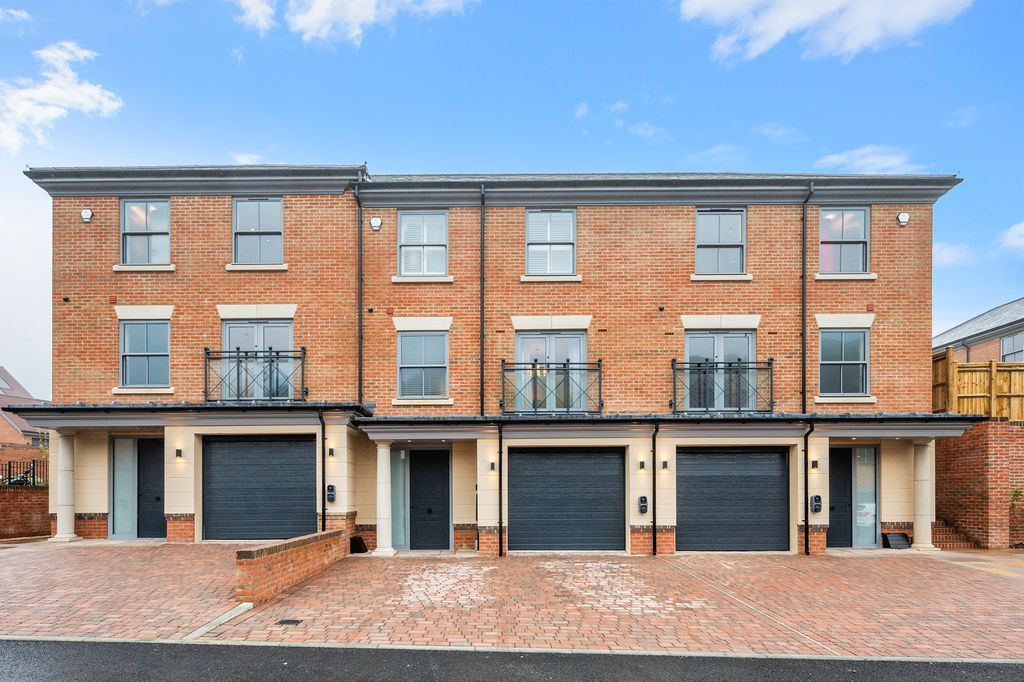 Property photo 1 of 20