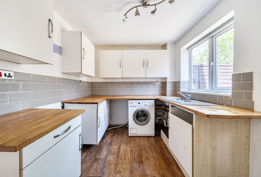 Property photo 2 of 17 1465070-8-6A10344...