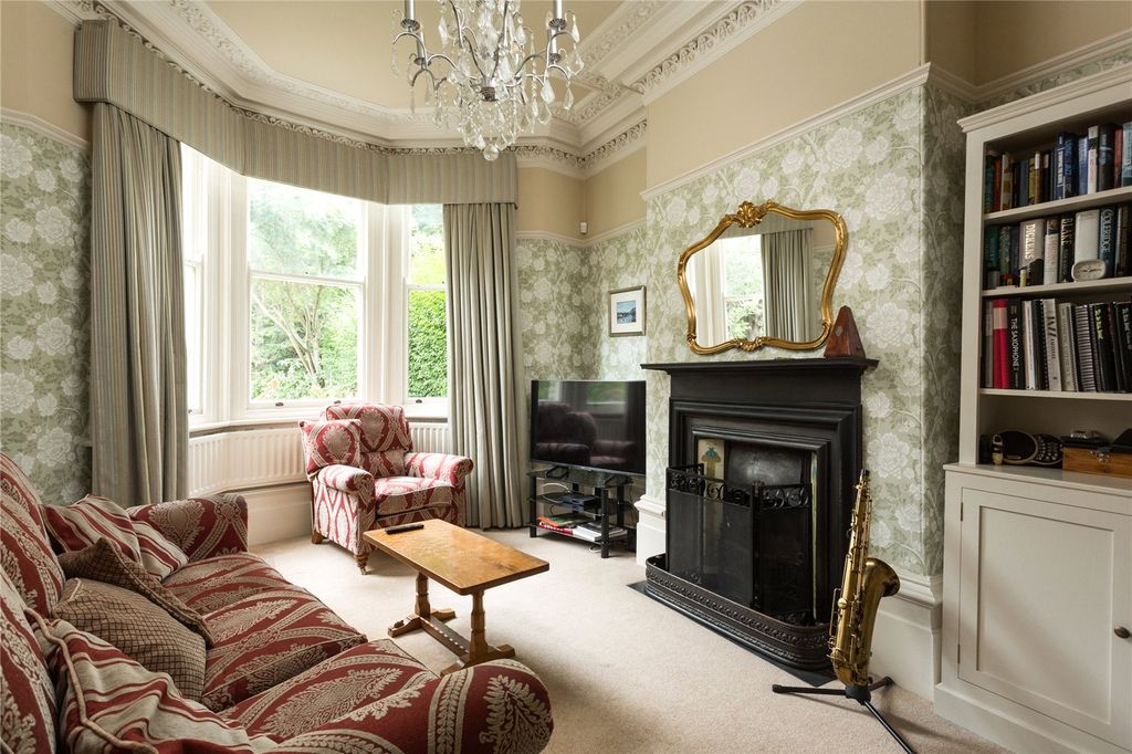 Property photo 2 of 17 Sitting Room
