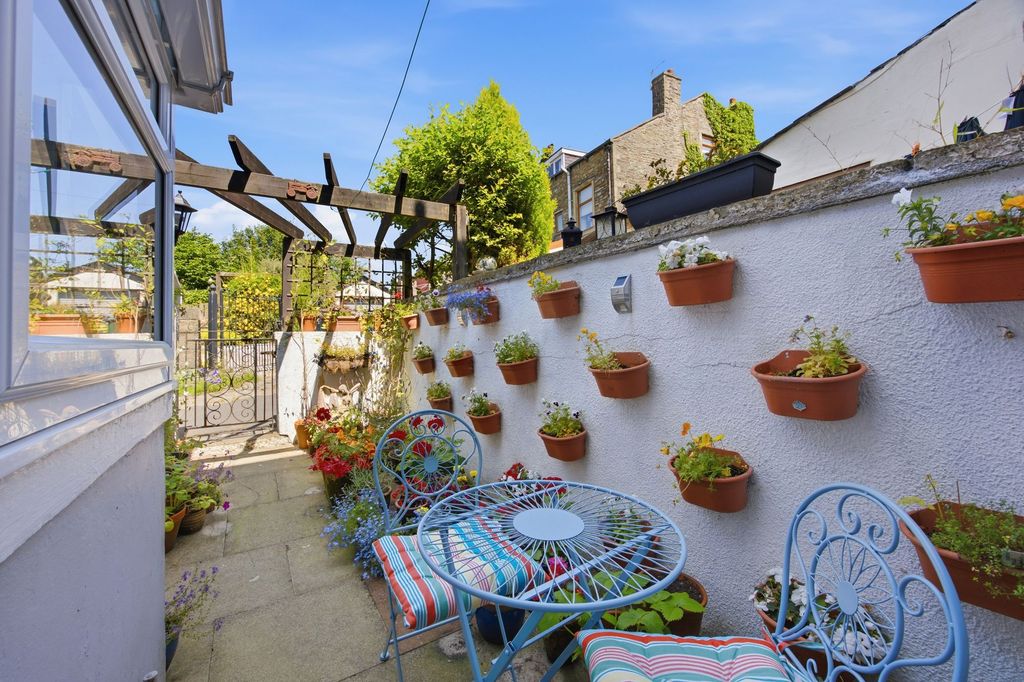 Property photo 2 of 30