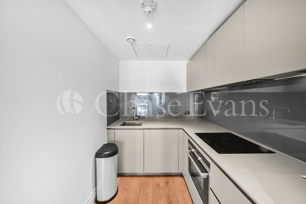 Property photo 2 of 11 Kitchen