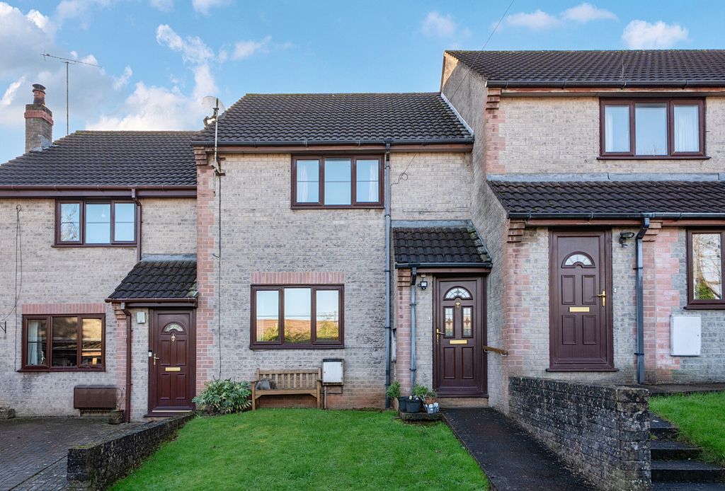 Property photo 2 of 18 1393794-1-695E4Be...