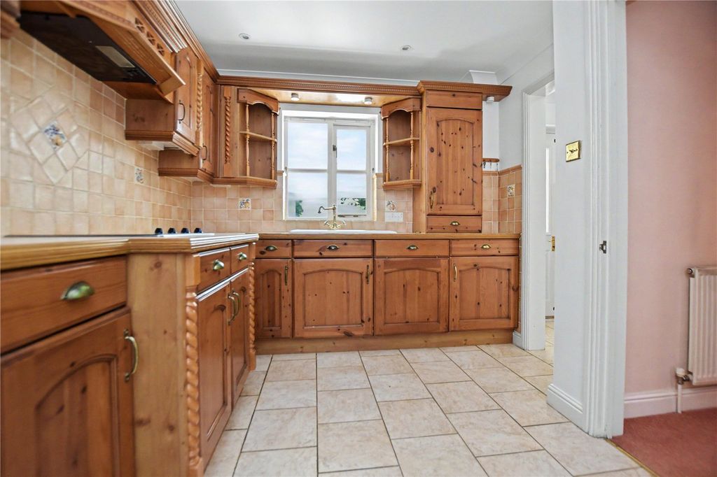 Property photo 2 of 22 Picture No. 24