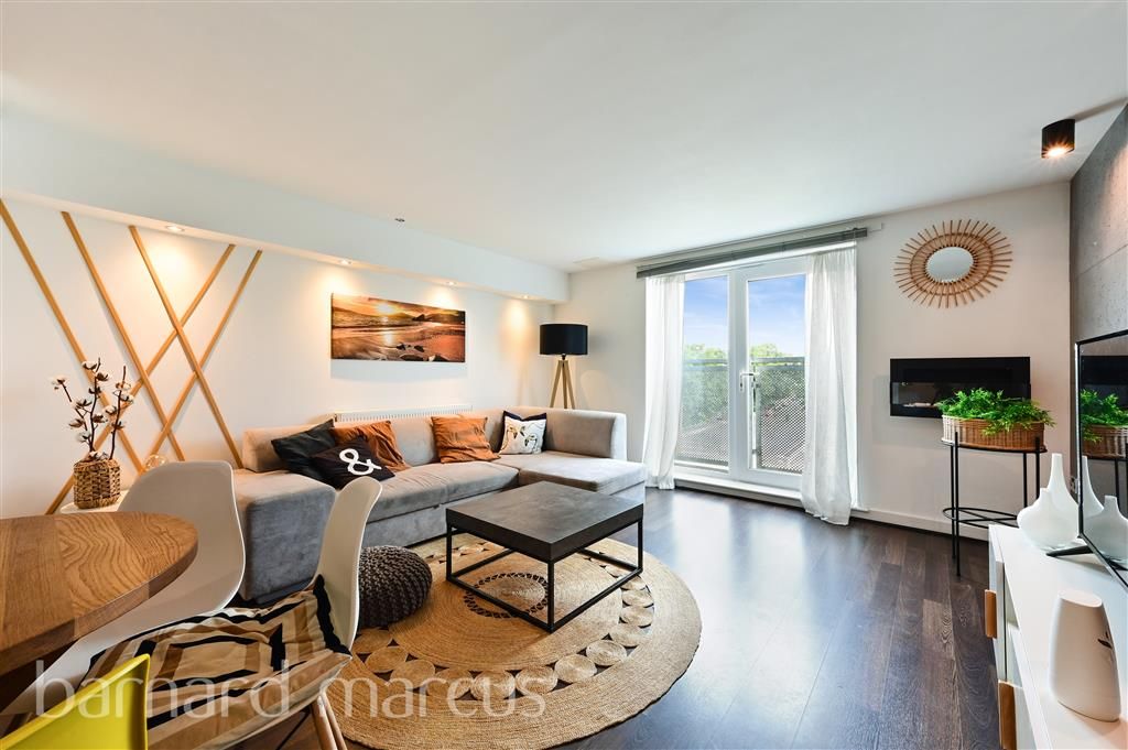 Property photo 1 of 7 Living Room