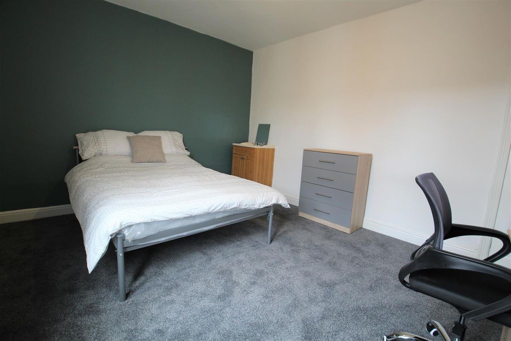 Property photo 3 of 9 Bedroom 1 2.Jpg