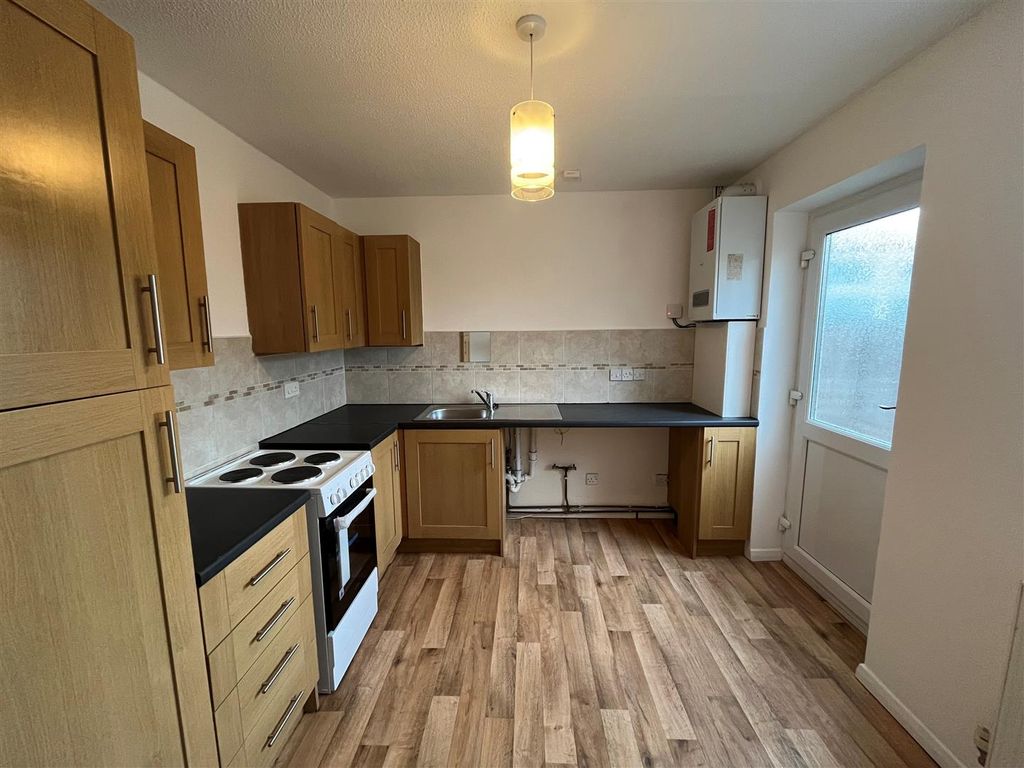 Property photo 2 of 10 Kitchen / Diner