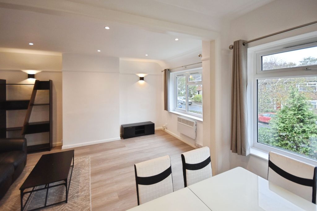 Property photo 1 of 9 Living/Dining