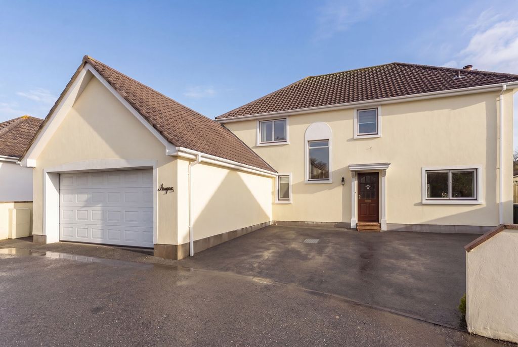 Property photo 1 of 32