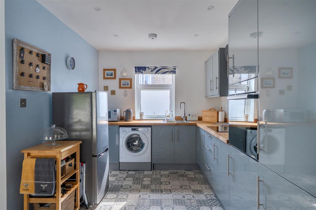 Property photo 3 of 17 Kitchen/Lounge/Diner