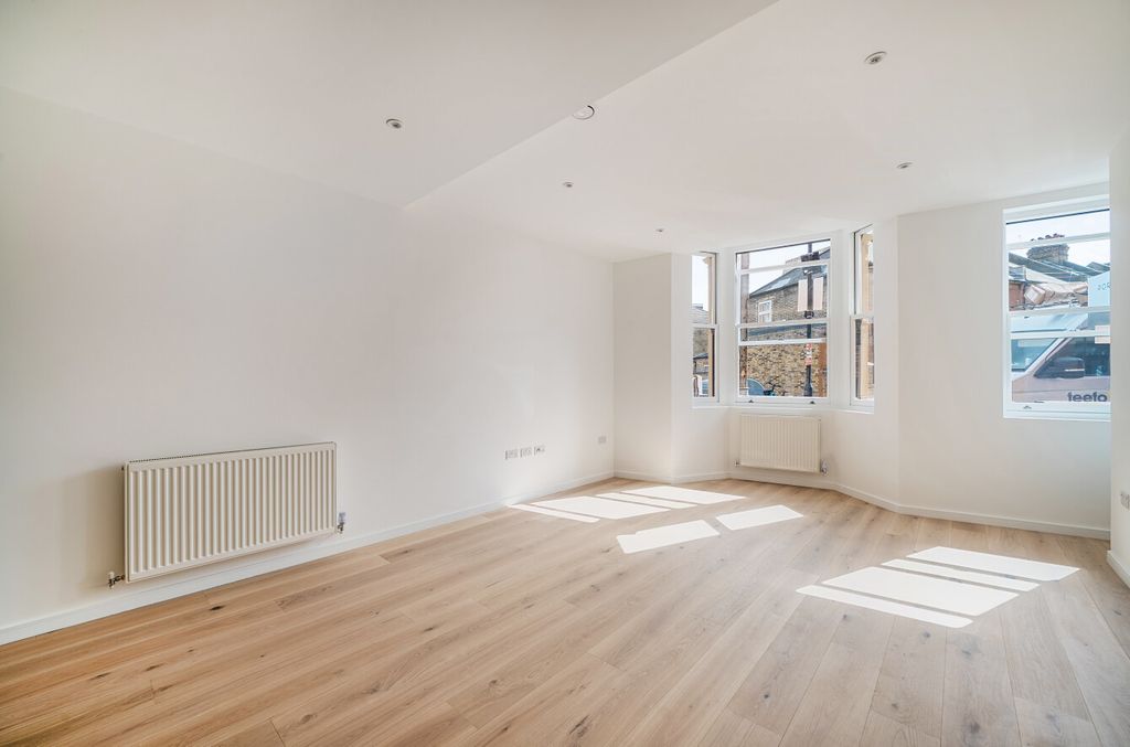 Property photo 3 of 14 1354789-2-68c2B19...