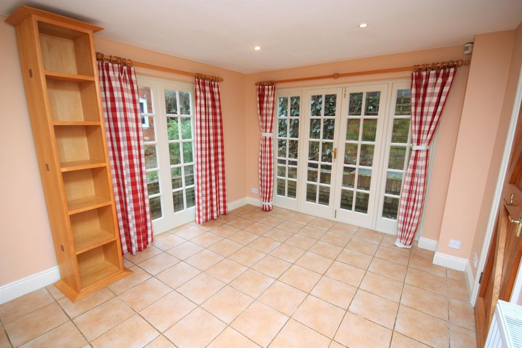 Property photo 3 of 14 Breakfast Area