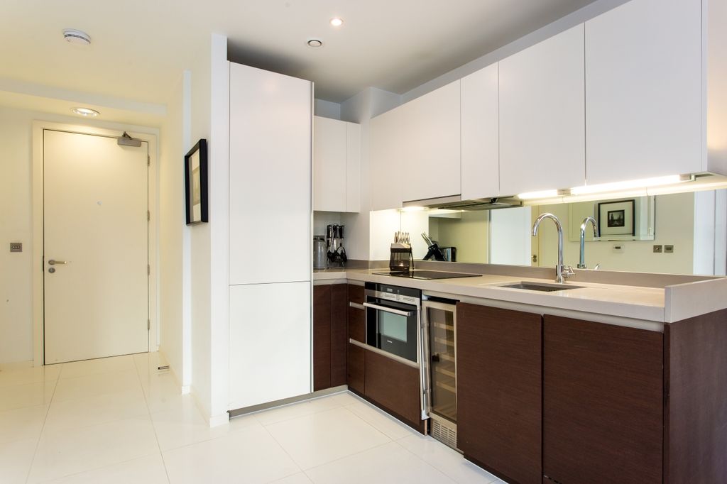 Property photo 3 of 7 Kitchen