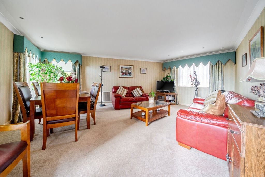 Property photo 2 of 28 Picture No. 23