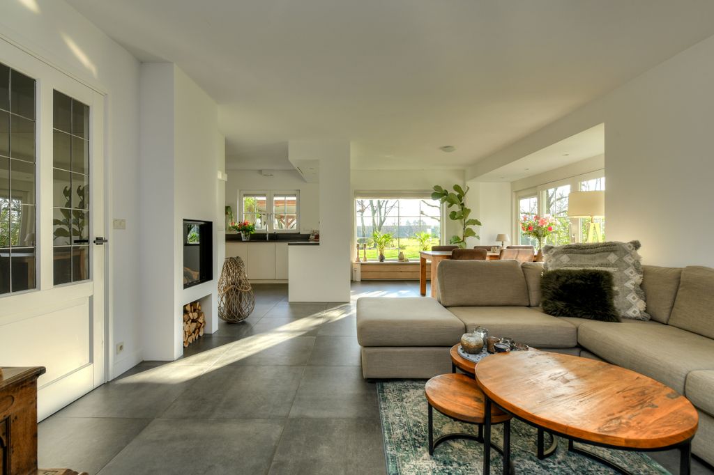 Property photo 2 of 34