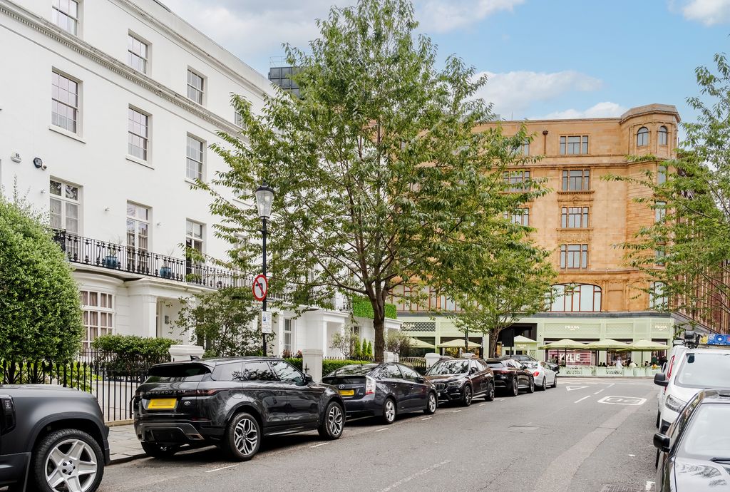 Property photo 3 of 15 Outside View